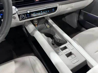 Hyundai Ioniq6 2023, 34369 км, за 7162.38 USD - фото 16