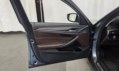 BMW 5-Series 2018, 98287 км, за 14703.95 USD - фото 24
