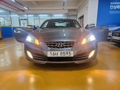 Hyundai Genesis 2011, 144941 км, за 2702.35 USD