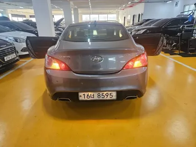 Hyundai Genesis 2011, 144941 км, за 2702.35 USD