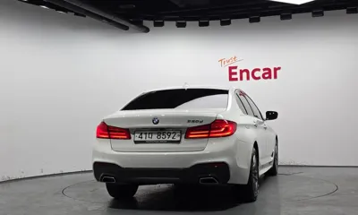 BMW 5-Series 2018, 47654 км, за 21333.86 USD