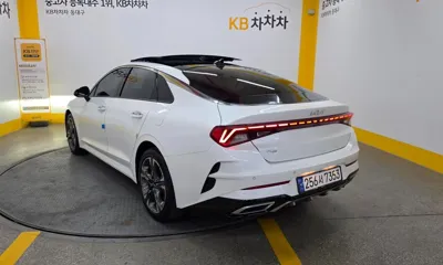 Kia K5 2022, 60369 км, за 18970.72 USD