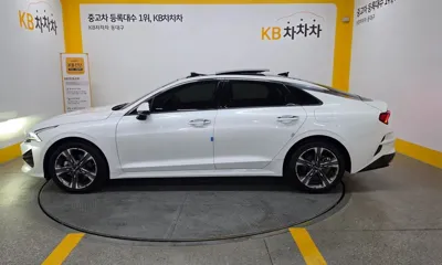 Kia K5 2022, 60369 км, за 18970.72 USD