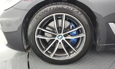 BMW 5-Series 2021, 73683 км, за 22187.21 USD