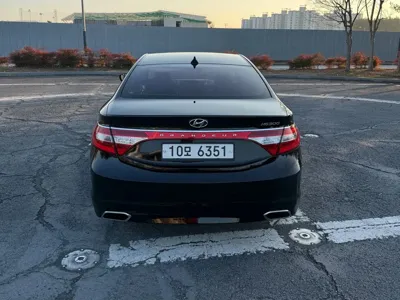 Hyundai Grandeur 2015, 241938 км, за 2925.31 USD