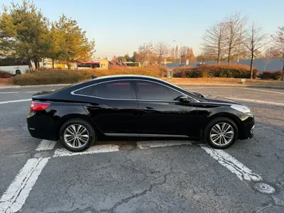 Hyundai Grandeur 2015, 241938 км, за 2925.31 USD