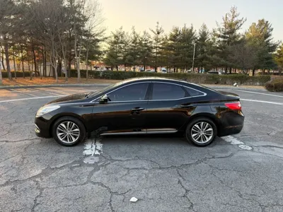 Hyundai Grandeur 2015, 241938 км, за 2925.31 USD