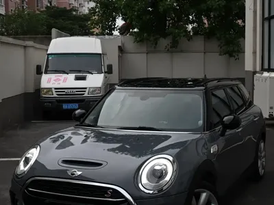 MINI Mini Clubman 2016, 130000 км, за 10608.98 USD