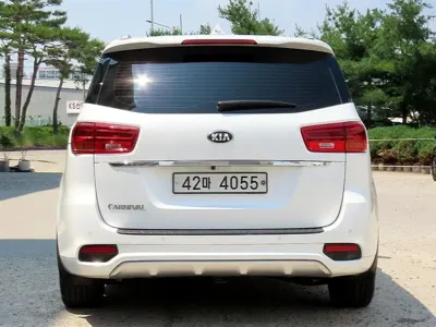 Kia Canival 2019, 103836 км, за 9902.29 USD
