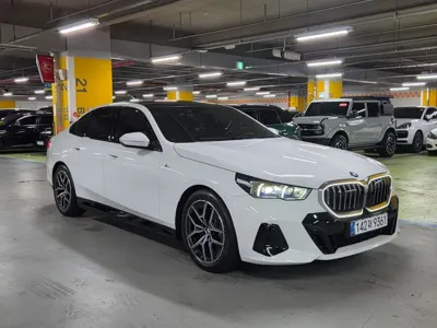 BMW 5-Series 2024, 11303 км, за 40242.22 USD