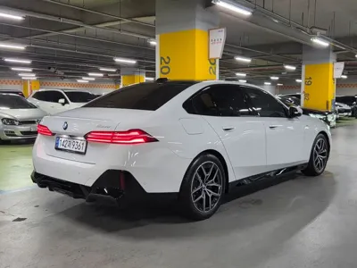 BMW 5-Series 2024, 11303 км, за 40242.22 USD