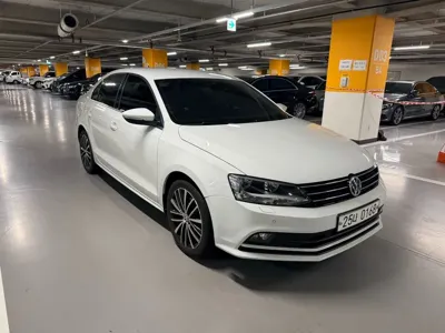 Volkswagen Jetta 2015, 93005 км, за 4225.44 USD