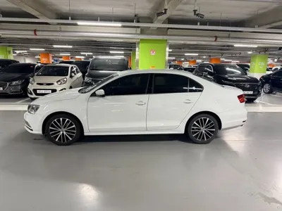 Volkswagen Jetta 2015, 93005 км, за 4225.44 USD