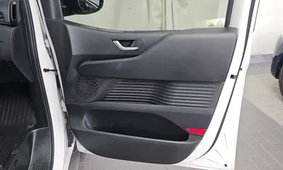 Hyundai Staria 2022, 78842 км, за 14911.76 USD - фото 25