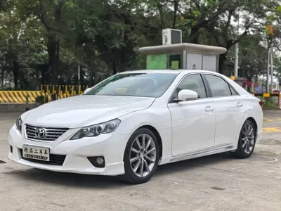 Toyota Reiz · 2013 год