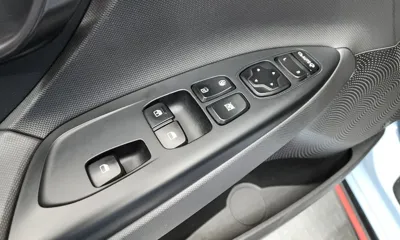 Hyundai Veloster 2021, 57217 км, за 15081.58 USD - фото 30