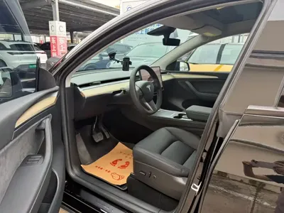 Tesla Model Y 2023, 50000 км, за 27486.22 USD