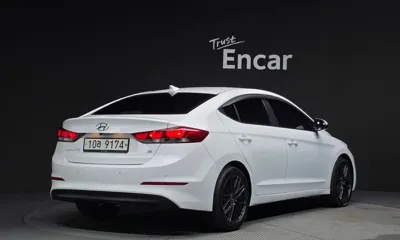 Hyundai Avante 2018, 139122 км, за 5616.12 USD