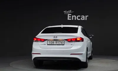 Hyundai Avante 2018, 139122 км, за 5616.12 USD