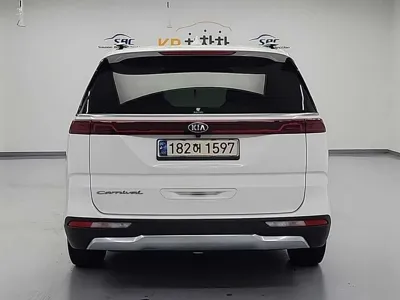 Kia Canival 2021, 140915 км, за 14246.69 USD
