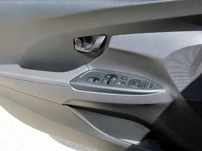 Hyundai Veloster 2019, 18796 км, за 15595.13 USD - фото 11