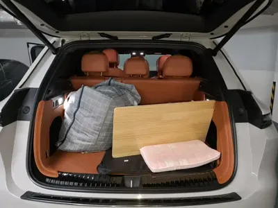 Li Auto Li L6 2025, 28300 км, за 27957.08 USD