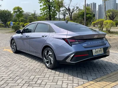 Hyundai Elantra 2025, 3800 км, за 10856.18 USD