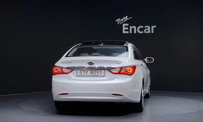 Hyundai Sonata 2011, 92398 км, за 2642.88 USD