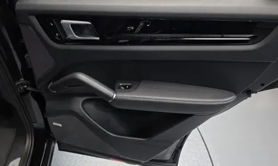 Porsche Cayenne 2019, 100023 км, за 37875.8 USD - фото 25