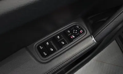 Porsche Cayenne 2019, 100023 км, за 37875.8 USD - фото 27