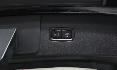Porsche Cayenne 2019, 100023 км, за 37875.8 USD - фото 32