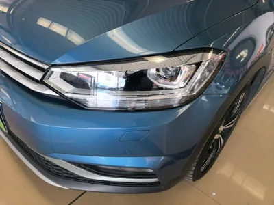 Volkswagen Touran 2022, 33000 км, за 18874 USD - фото 2