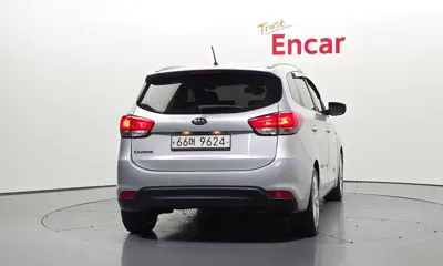 Kia Carens 2015, 186623 км, за 3669.42 USD