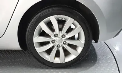 Kia Carens 2015, 186623 км, за 3669.42 USD