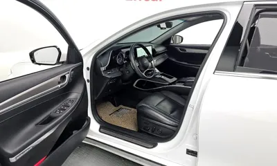 Hyundai Grandeur 2020, 21990 км, за 17178.72 USD - фото 10