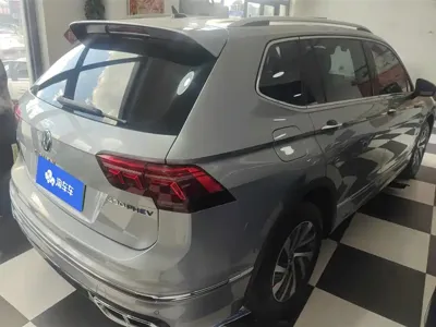 Volkswagen 途观L插电混动 2021, 54600 км, за 14893.8 USD