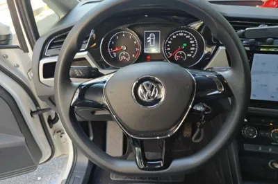 Volkswagen Touran 2016, 42500 км, за 10910 USD - фото 9