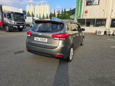Kia Carens 2014, 210573 км, за 3239.03 USD