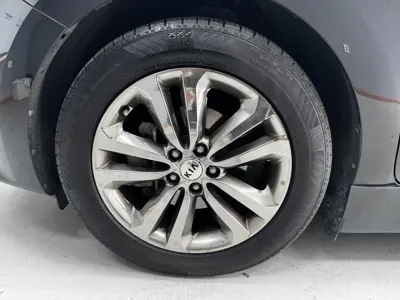 Kia Canival 2017, 119101 км, за 9446.26 USD