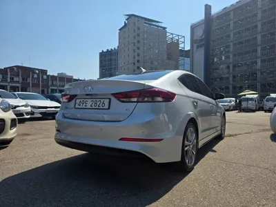 Hyundai Avante 2018, 66324 км, за 6557.7 USD