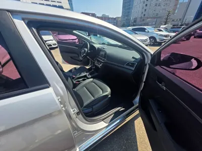 Hyundai Avante 2018, 66324 км, за 6557.7 USD - фото 12