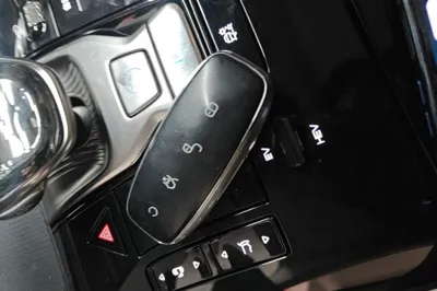 Denza D9 2024, 29400 км, за 36279 USD