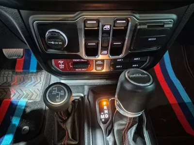 Jeep Gladiator 2023, 34000 км, за 36403.81 USD - фото 9