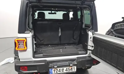 Jeep Wrangler 2023, 11108 км, за 34987.53 USD - фото 27