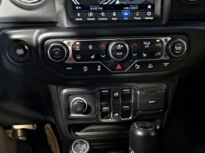 Jeep Wrangler 2022, 43595 км, за 27241.7 USD - фото 16