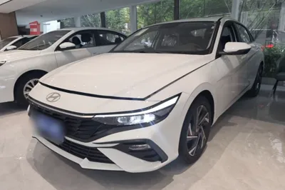 Hyundai Elantra · 2023 год