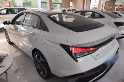 Hyundai Elantra 2023, 100 км, за 13554 USD