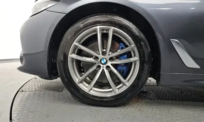 BMW 5-Series 2018, 72262 км, за 15165.55 USD
