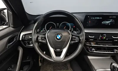 BMW 5-Series 2018, 72262 км, за 15165.55 USD - фото 13