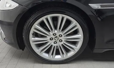 Jaguar XJ 2011, 131393 км, за 8940.39 USD
